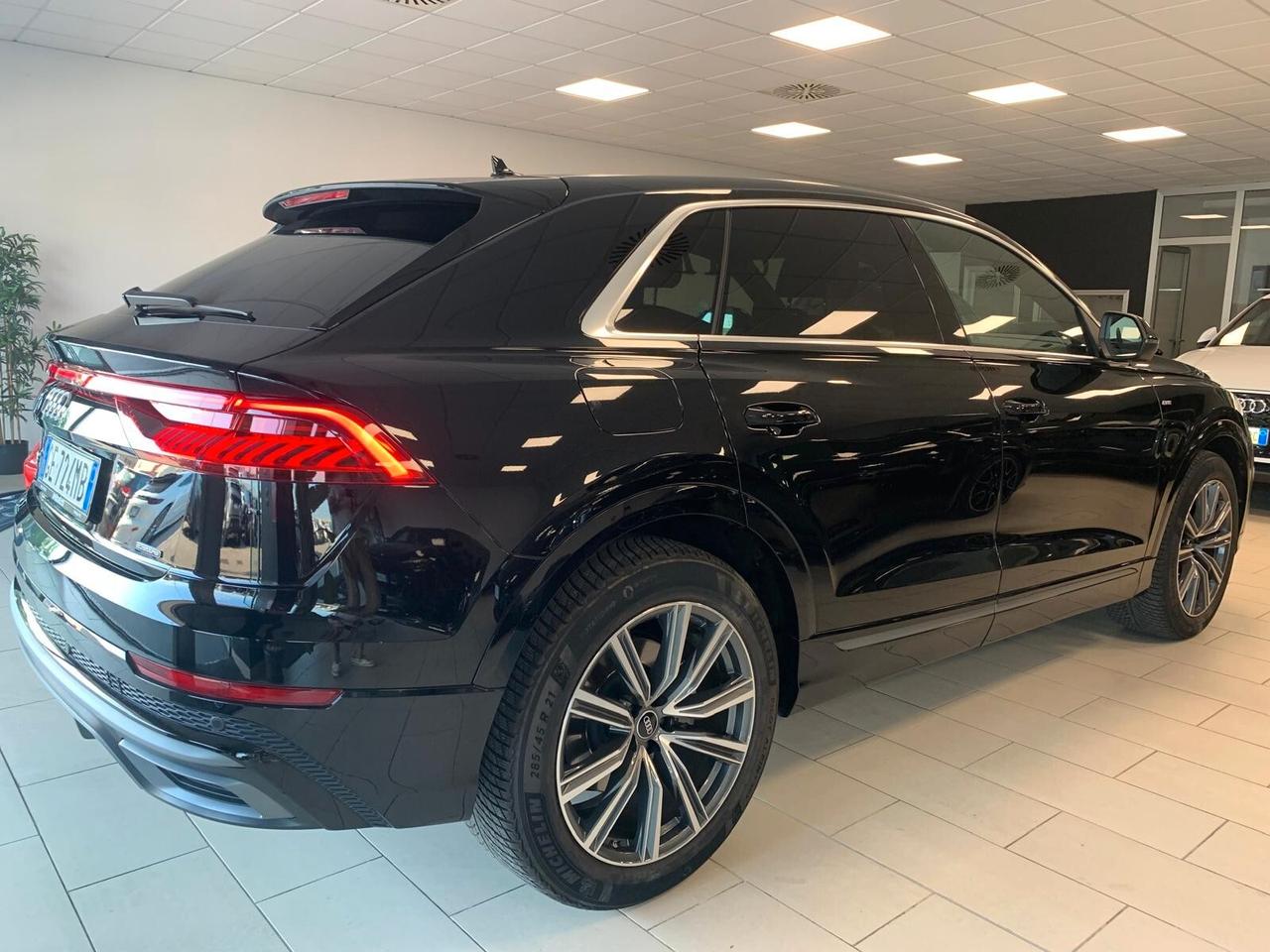 Audi Q8 50 TDI S-LINE INTERNO/ESTERNO