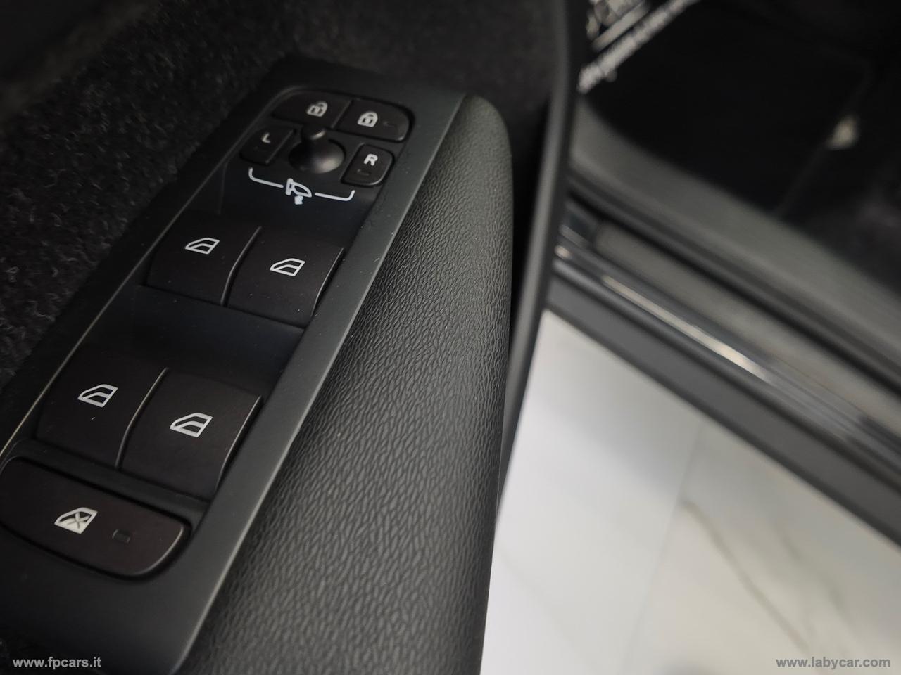 VOLVO XC40 D3 Geartronic R-design TETTO APRIBILE