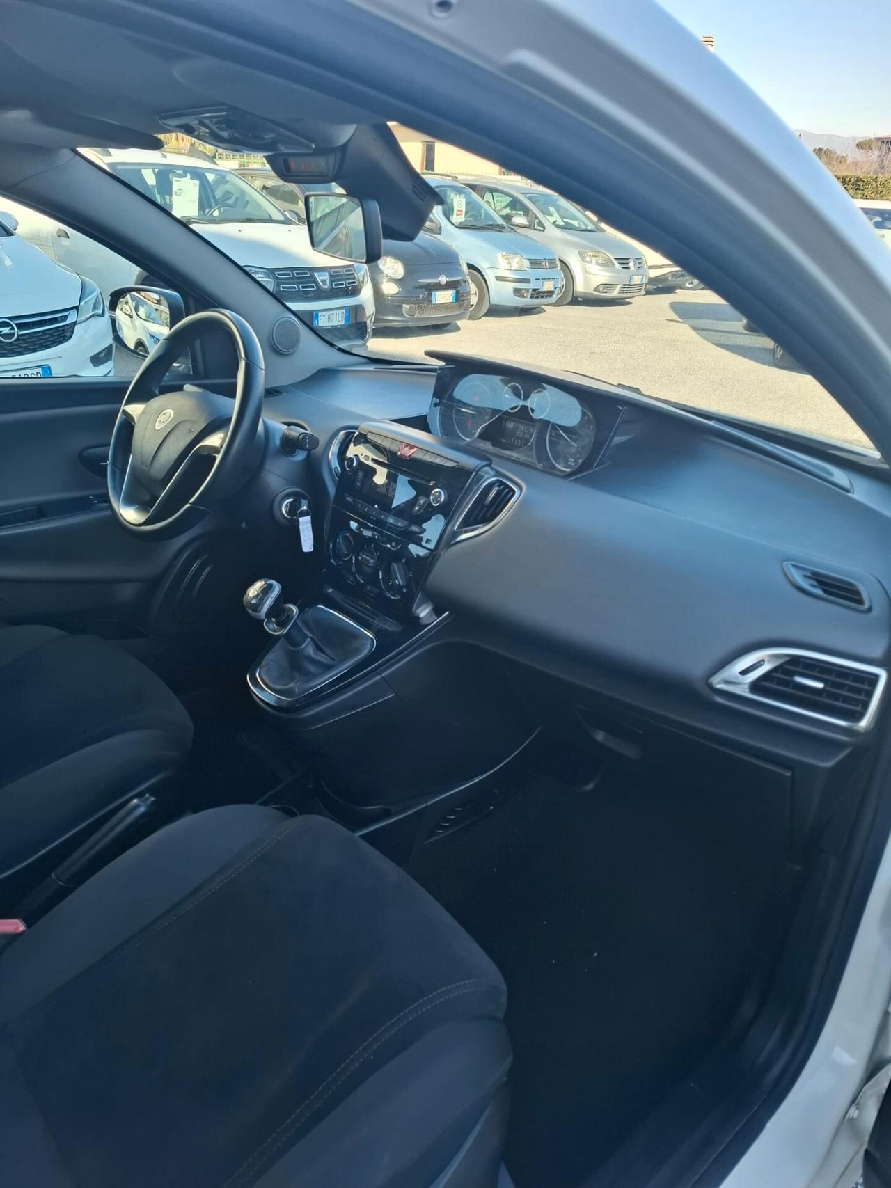 Lancia Ypsilon 1.2 69 CV GPL Ecochic Silver - 2012