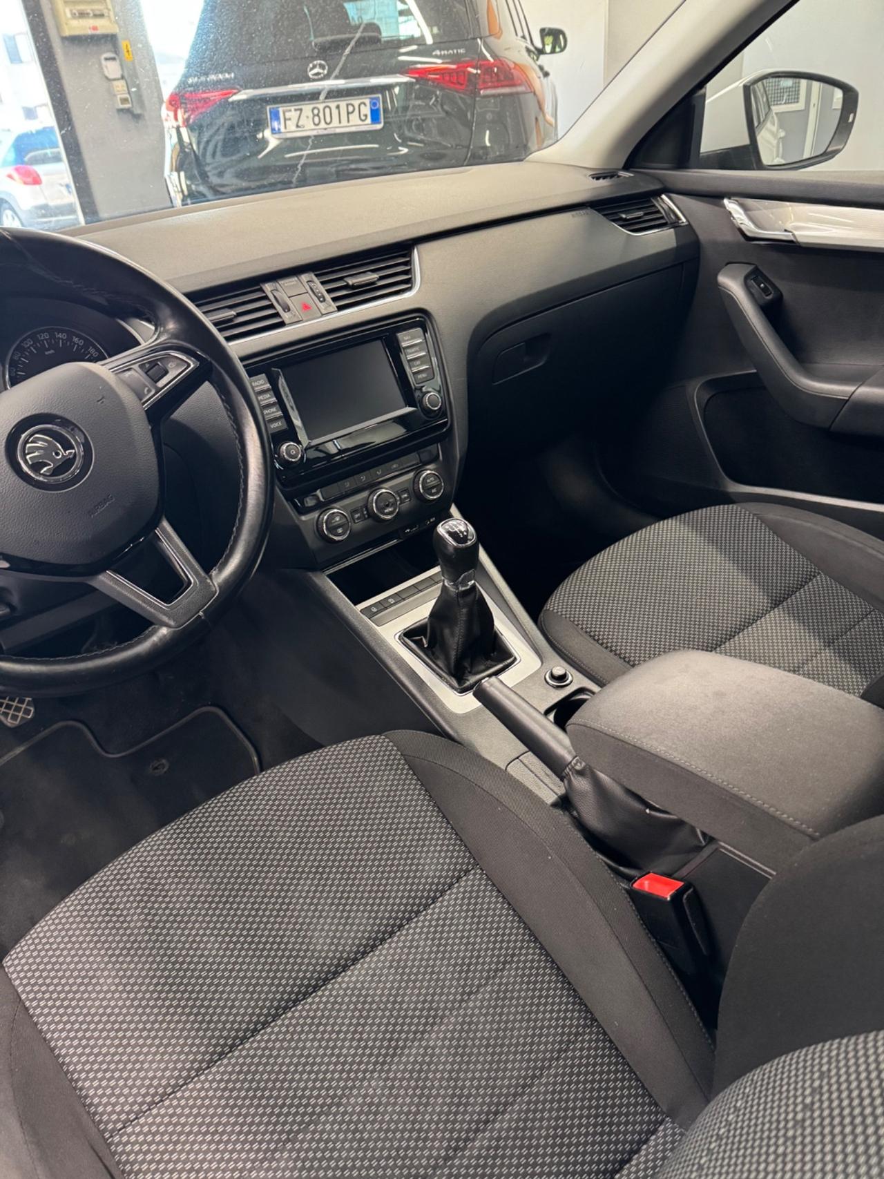 Skoda Octavia 1.6 TDI CR 110 CV Wagon Executive Plus