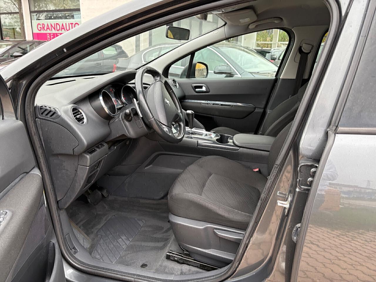 Peugeot 3008 1.6 HDi 110CV cambio robotizzato Business