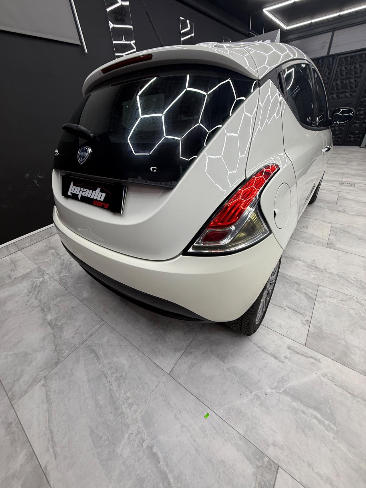 Lancia Ypsilon 0.9 TwinAir 85 CV 5 porte Metano Ecochic Gold