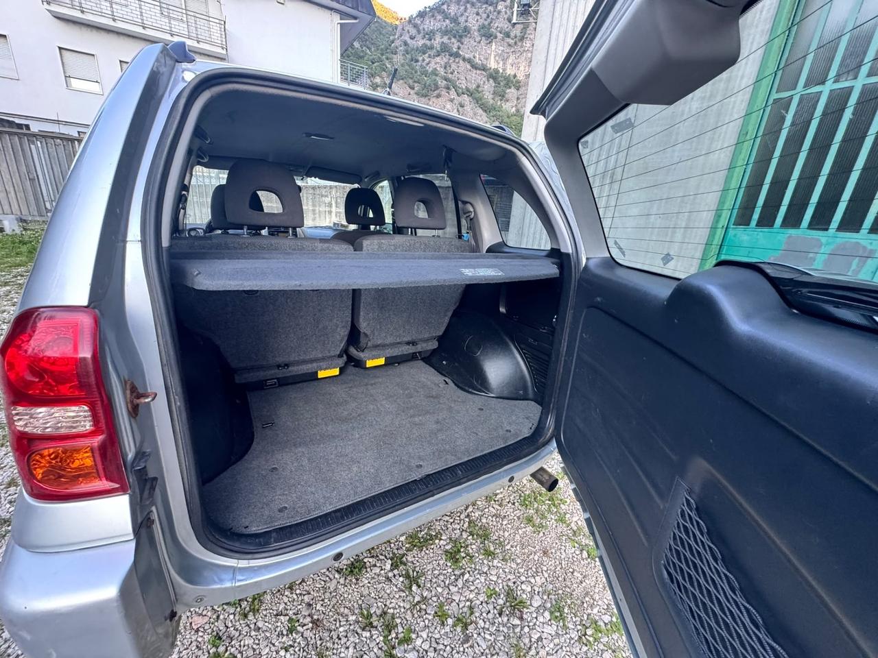 Toyota RAV 4 RAV4.com 2.0 Tdi D-4D cat 5 porte Sol