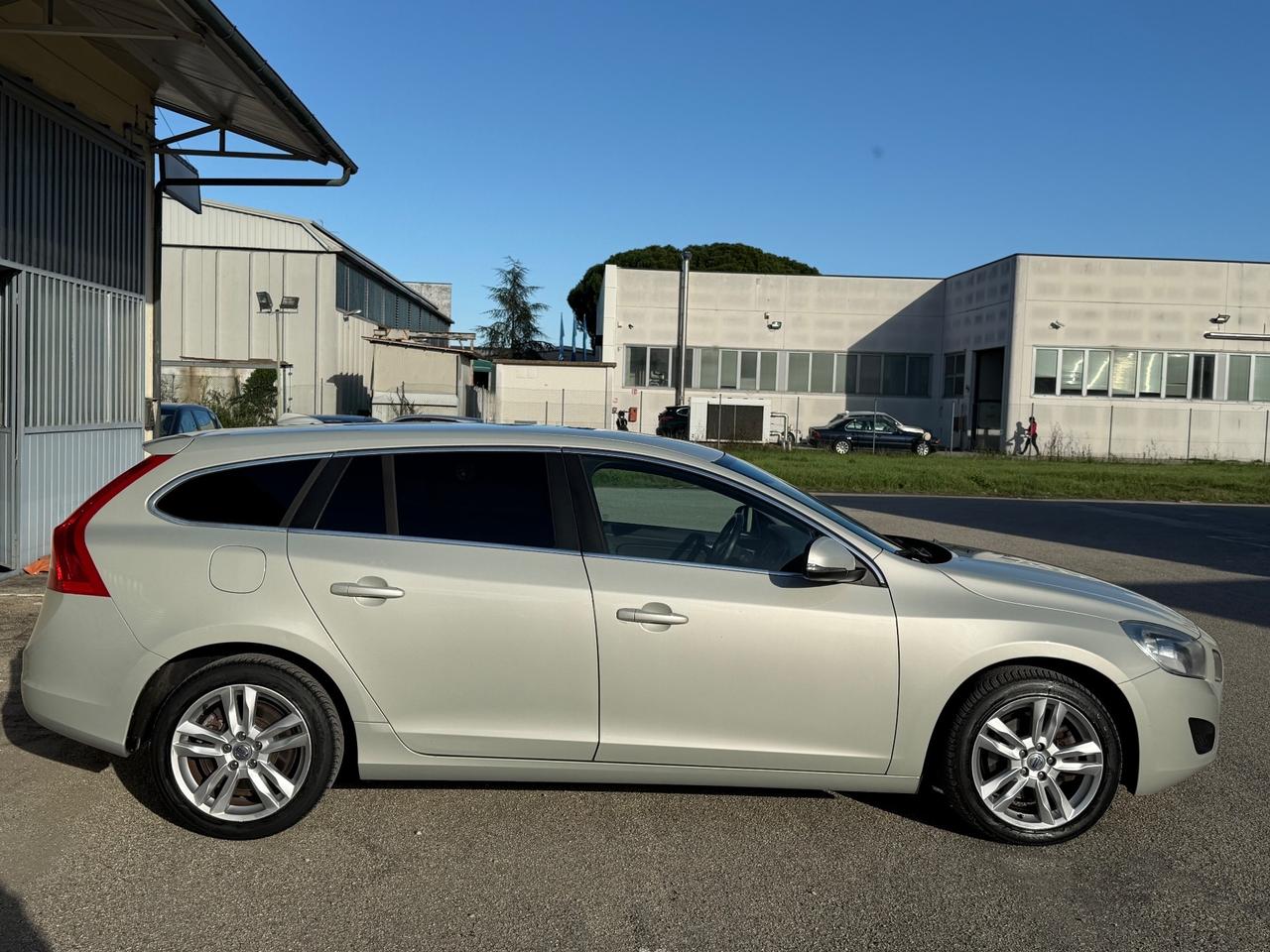 Volvo V60 D3 163CV R-design 2012