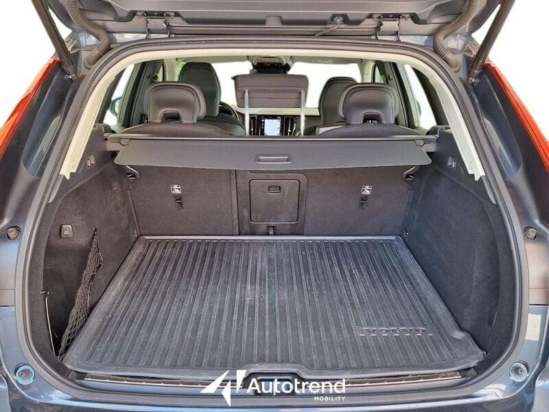 Volvo XC60 B4 197+14 CV Automatica Mild Hybrid NAVI LED Momentum Pro