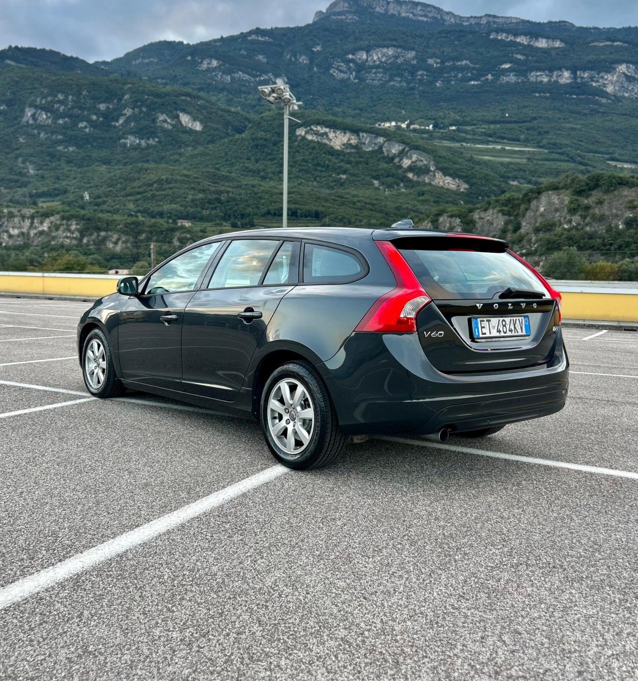 Volvo V60 Geartronic R-Design Momentum