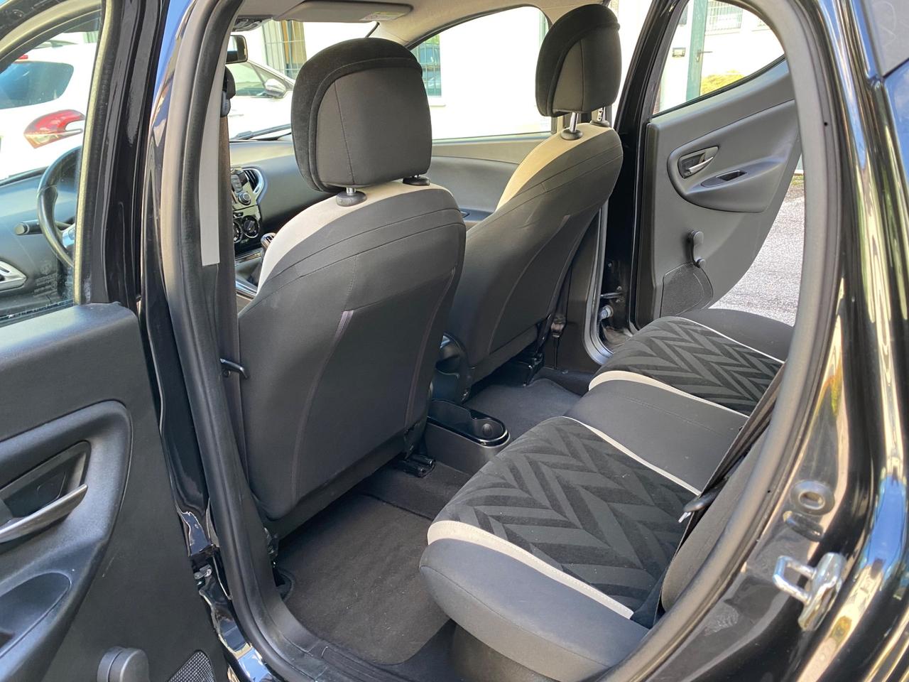 Lancia Ypsilon 1.2 69 CV 5 porte PLATINUM