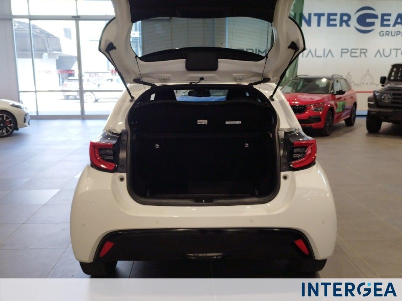 TOYOTA Yaris 1.5h Lounge