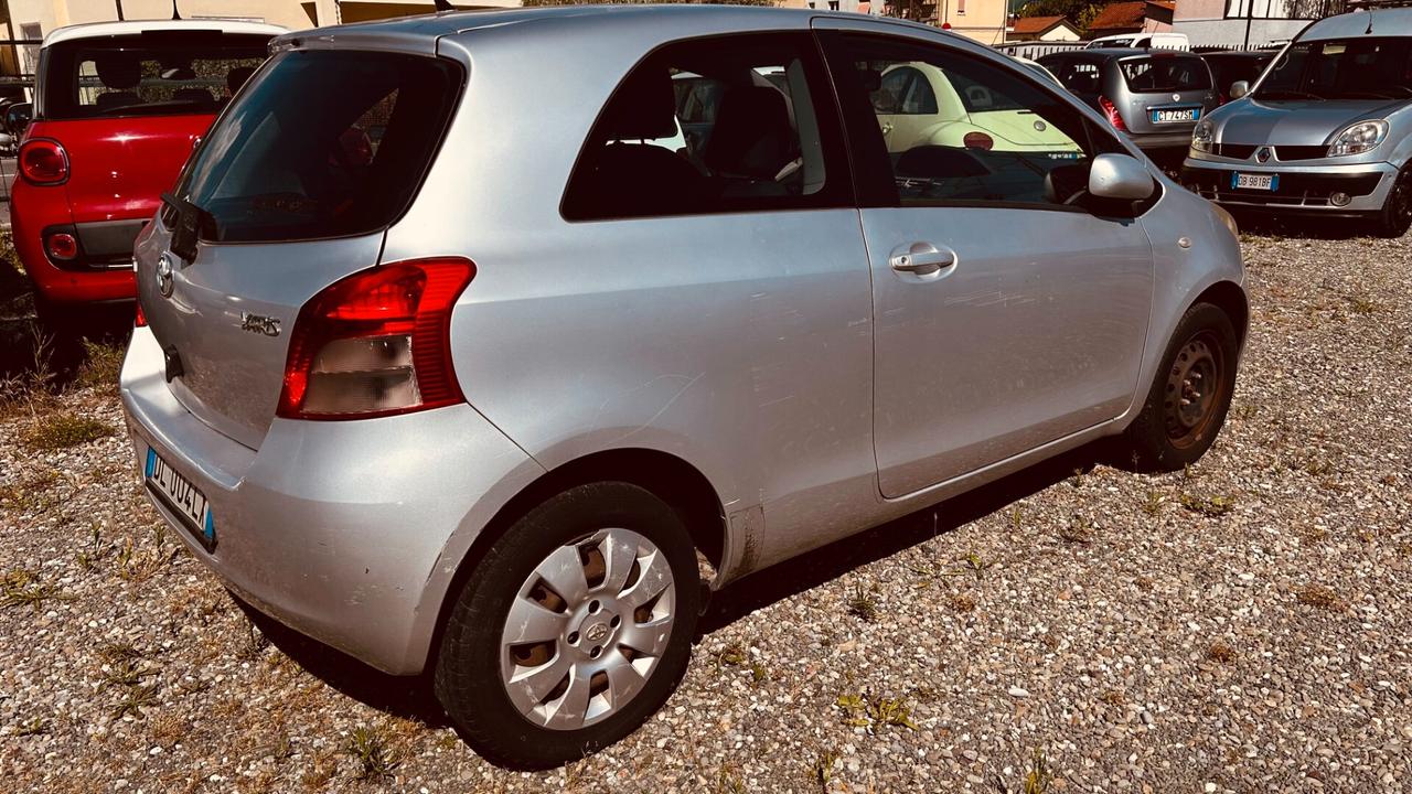 Toyota Yaris 1.0 3 porte Sol