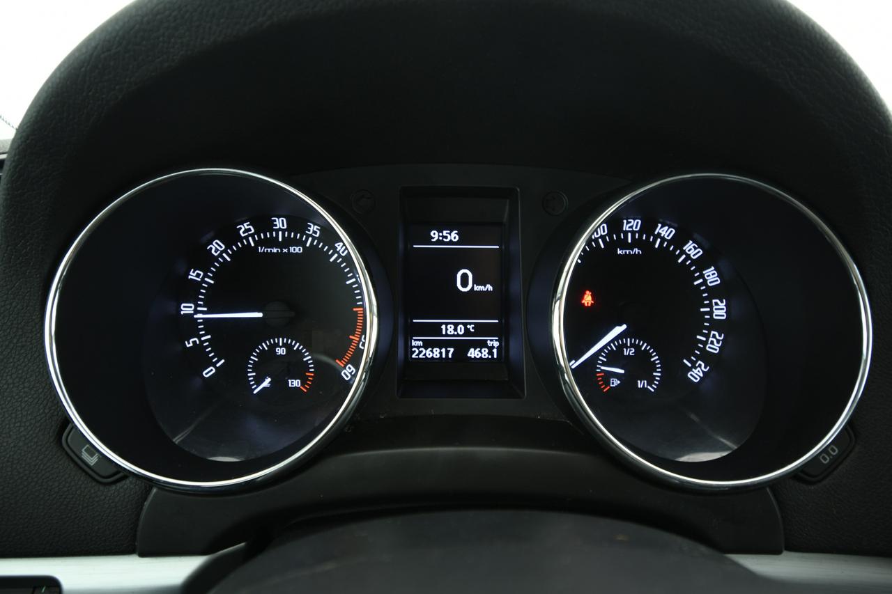 SKODA Yeti 2.0 tdi Elegance 4x4 140cv X COMMERCIANTI+TETTO PANORAMICO