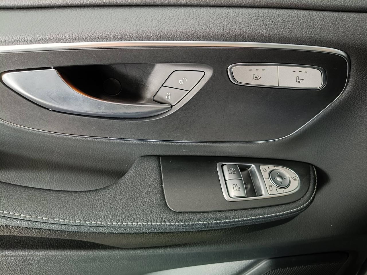 Mercedes-Benz Classe V - W447 2019 Extralong - V Extralong 300 d Premium 4matic auto