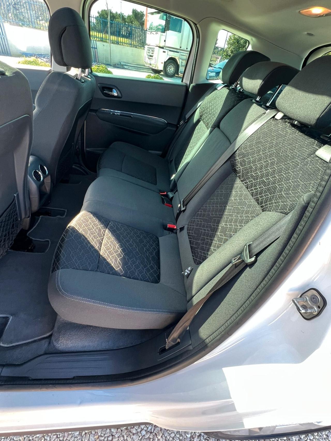 Peugeot 3008 1.6 HDi 115CV Business