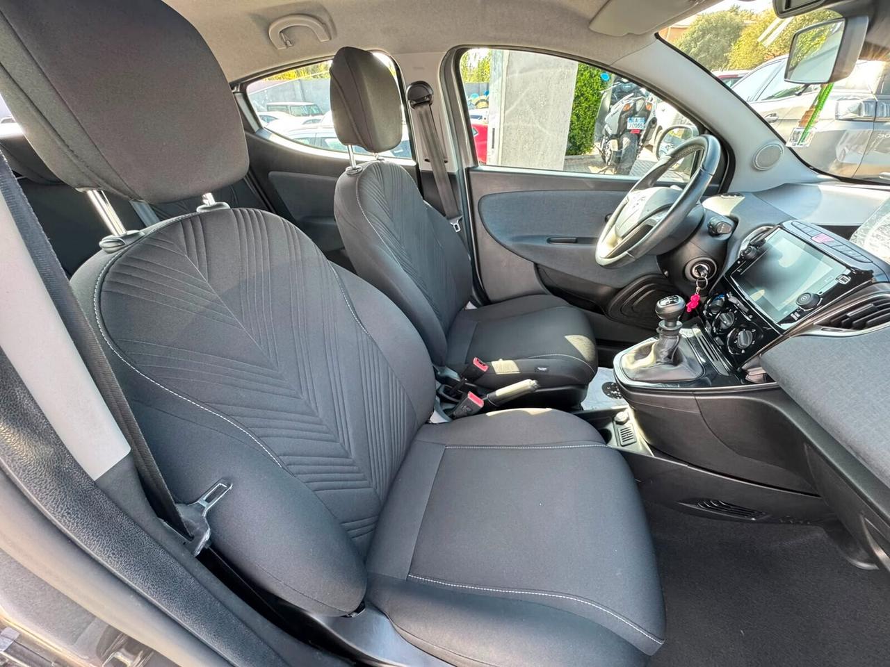 LANCIA YPSILON - NEOPATENTATI -PREZZO VERO