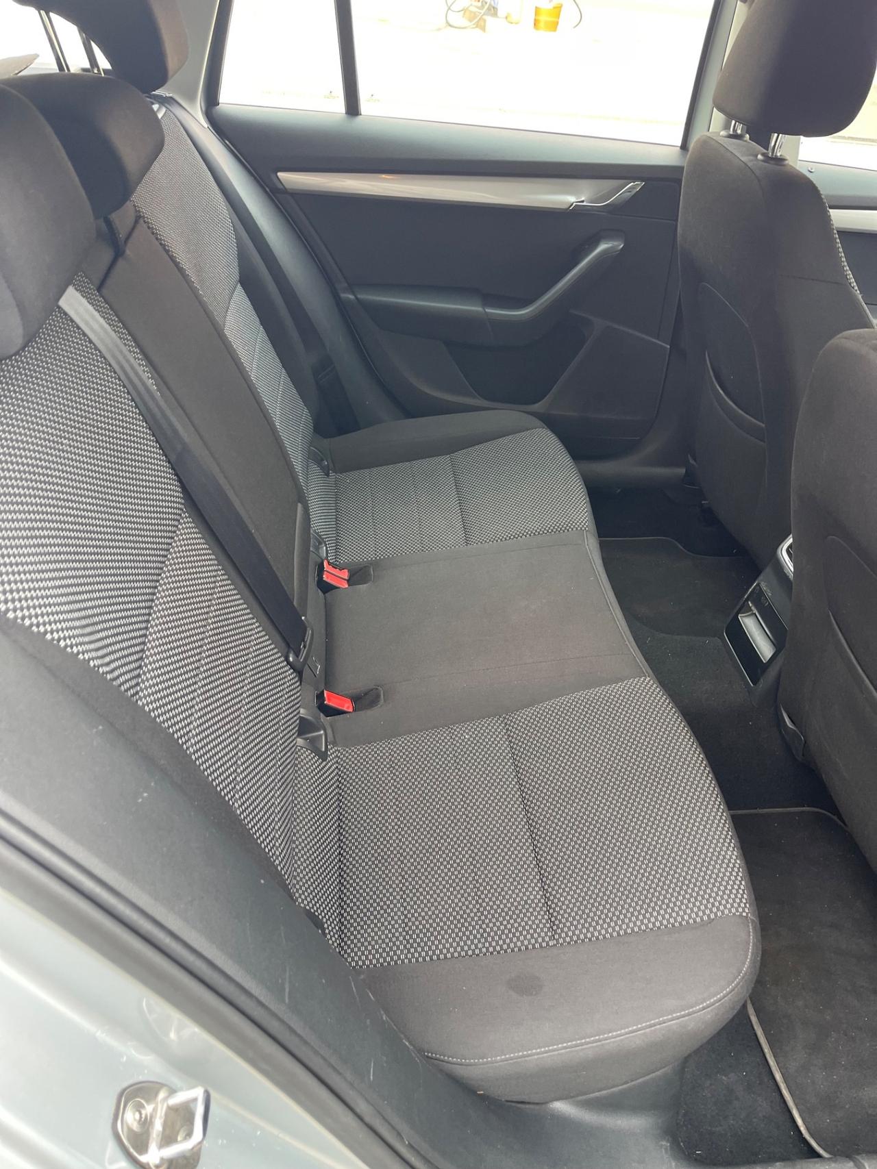 Skoda Octavia 1.6 TDI CR 110 CV 4x4 SI NEOPATENTATI