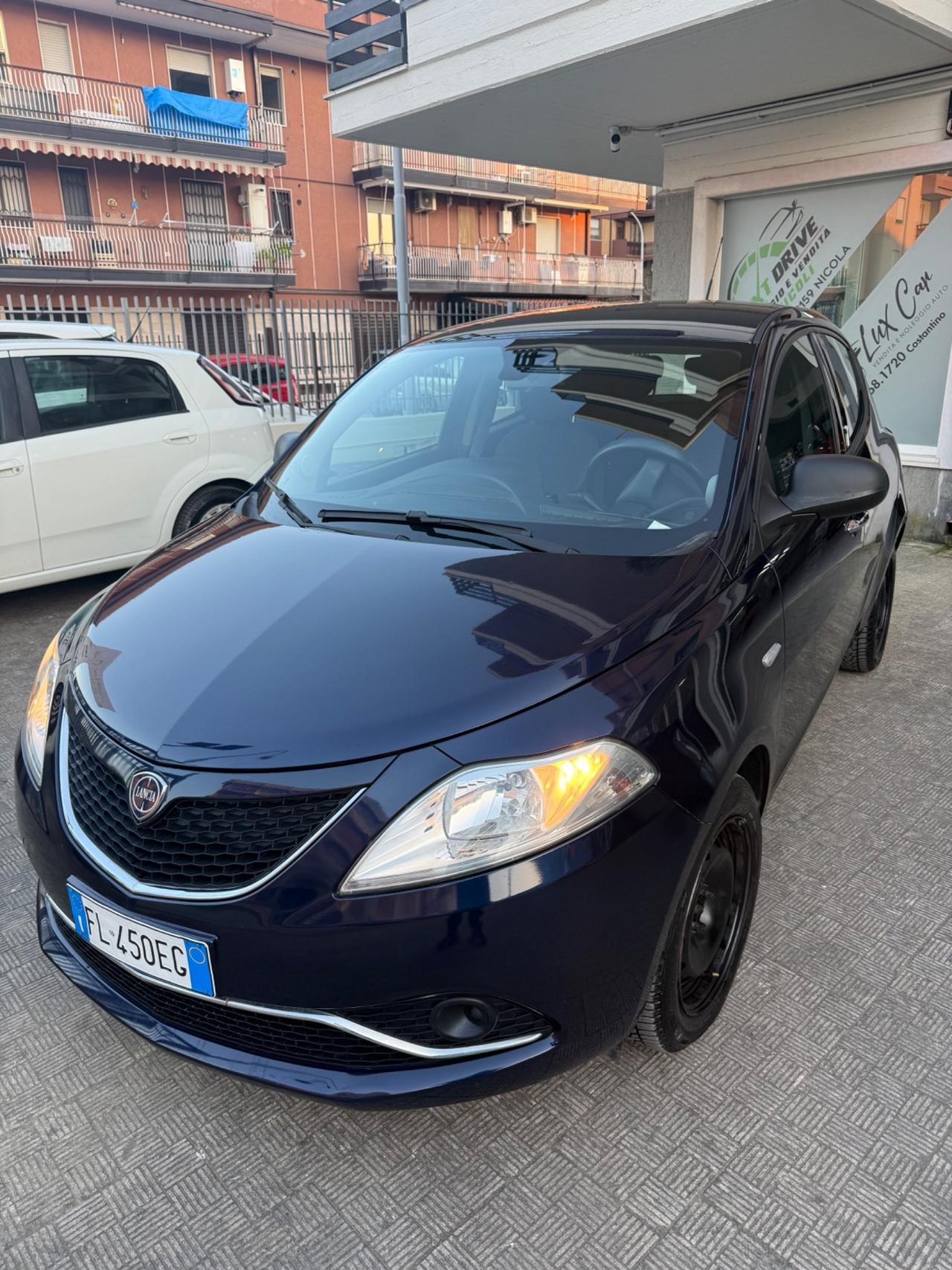 Lancia Ypsilon 1.2 69 CV 5 porte GPL Ecochic Silver
