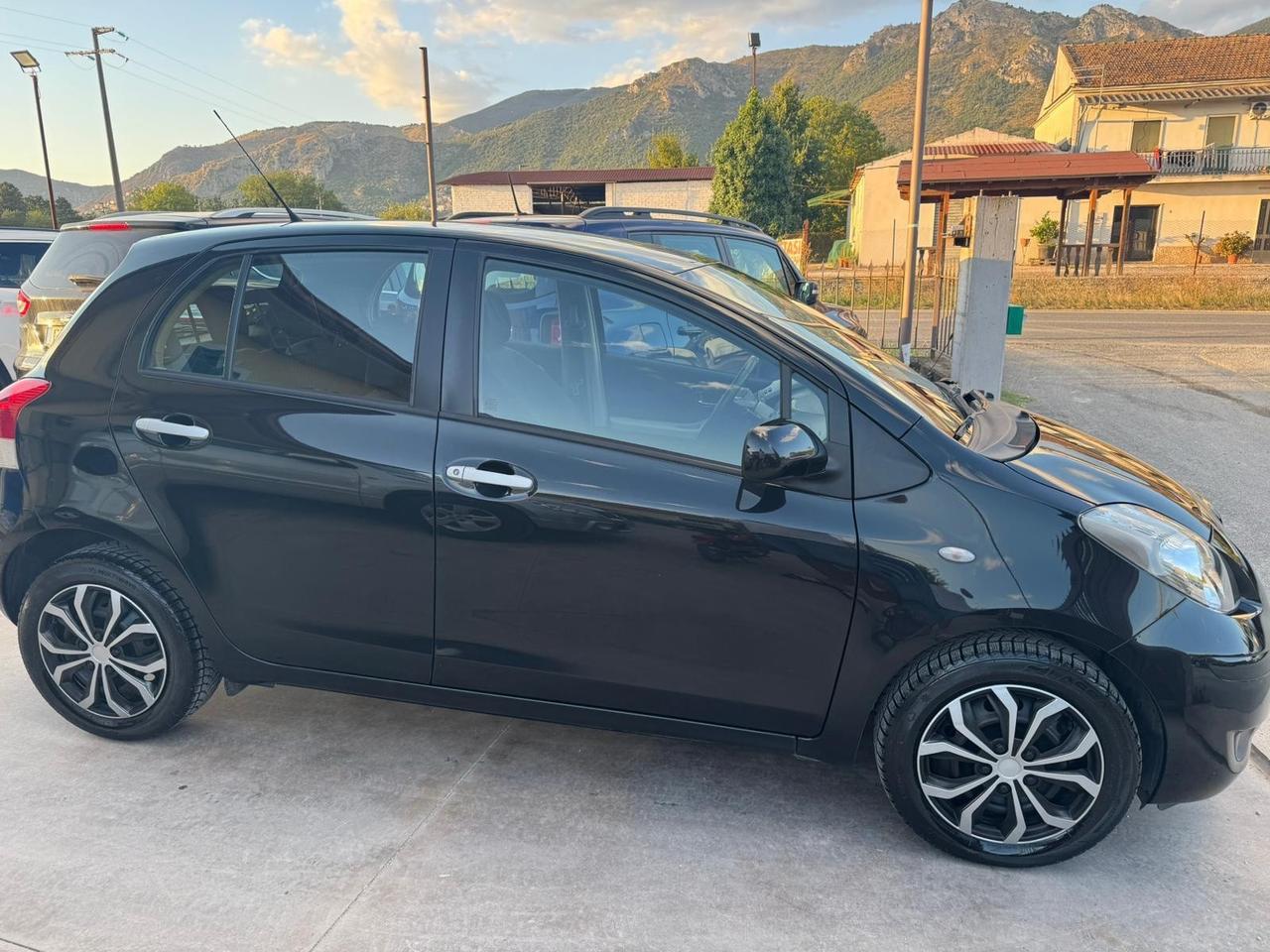 Toyota Yaris 1.3 benzina km 80 mila certificati