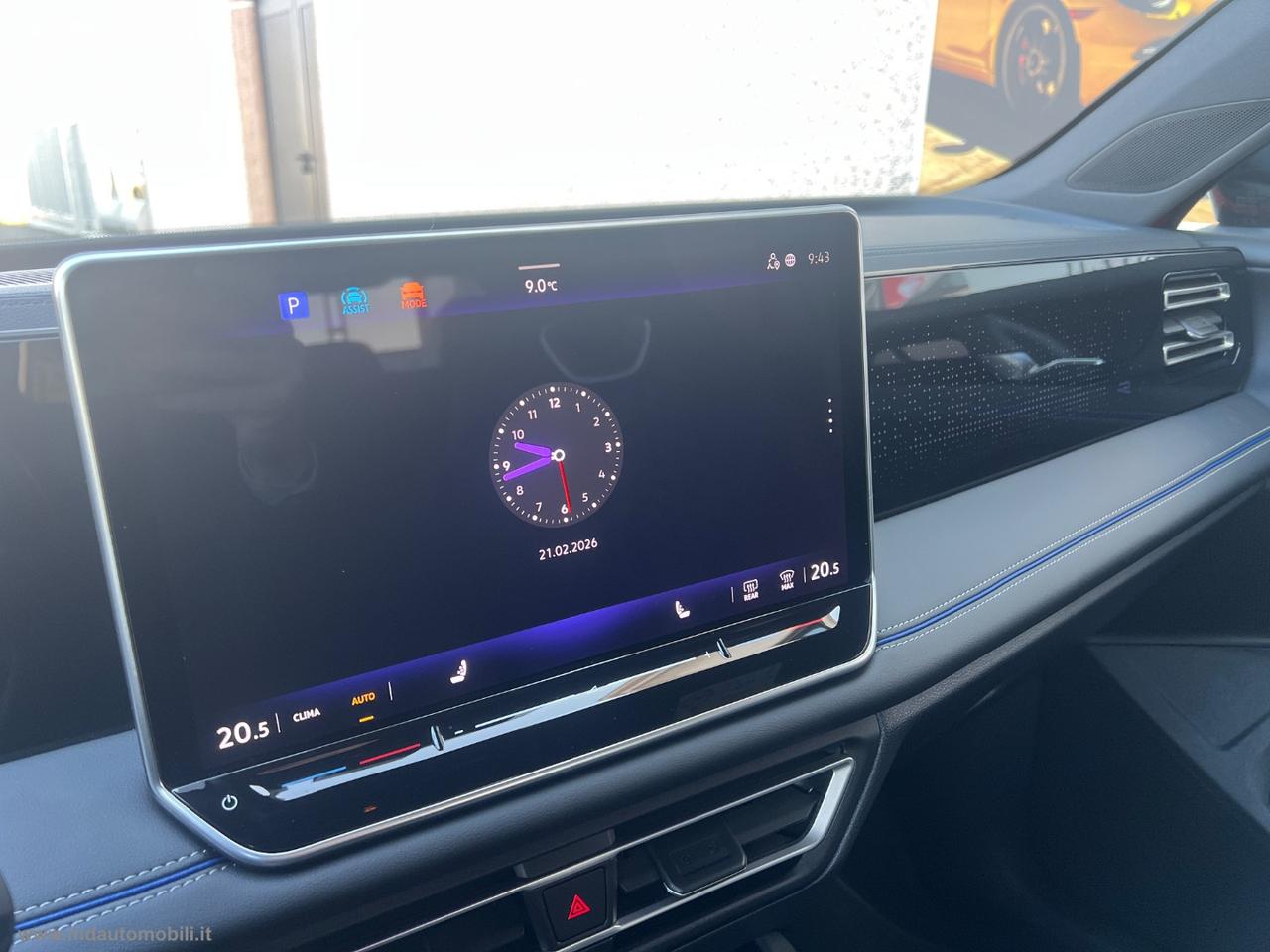 VOLKSWAGEN Tiguan 2.0 TDI 150CV SCR DSG R-Line NUOVO MODELLO IVA ESPOSTA