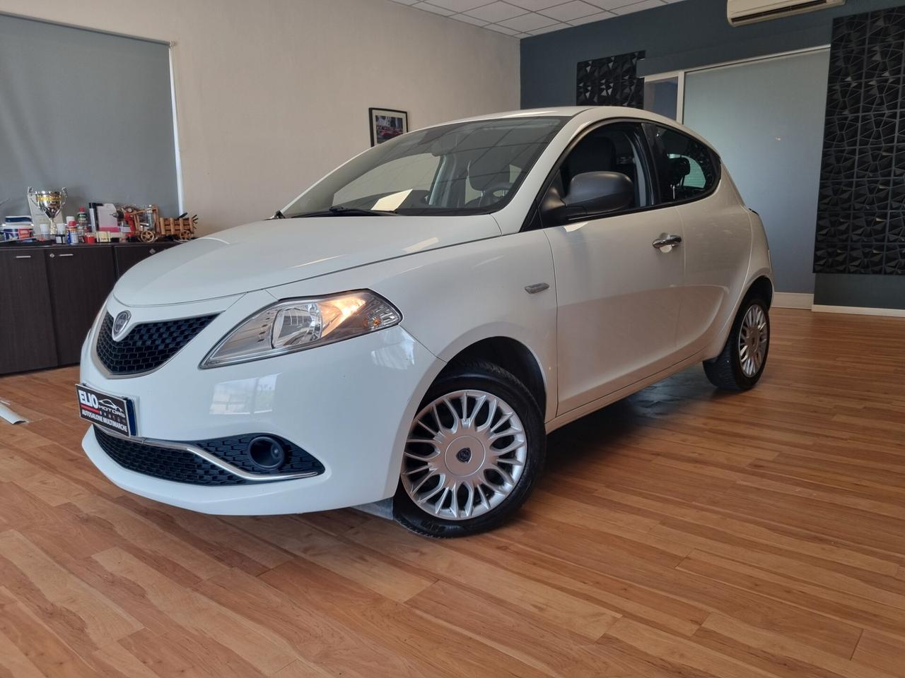 Lancia Ypsilon 1.2 69 CV 5 porte Gold