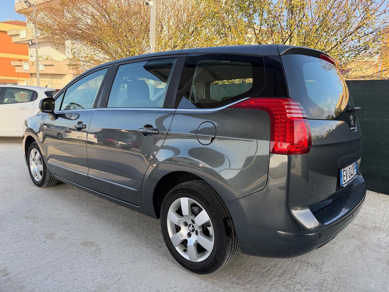 Peugeot 5008 1.6 HDi 115CV 7 POSTI