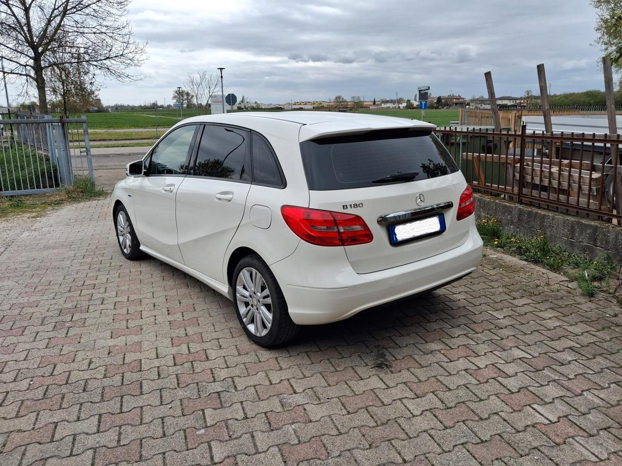 Mercedes-benz B 180 BlueEFFICIENCY Premium
