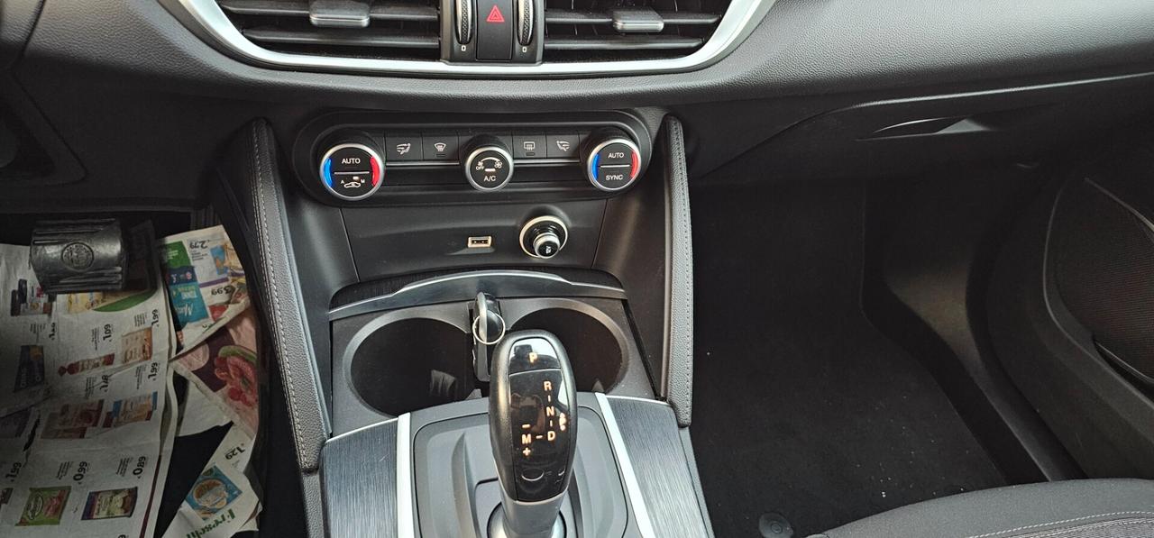 Alfa Romeo Stelvio 2.2 Turbodiesel 160 CV AT8 RWD Sport-Tech