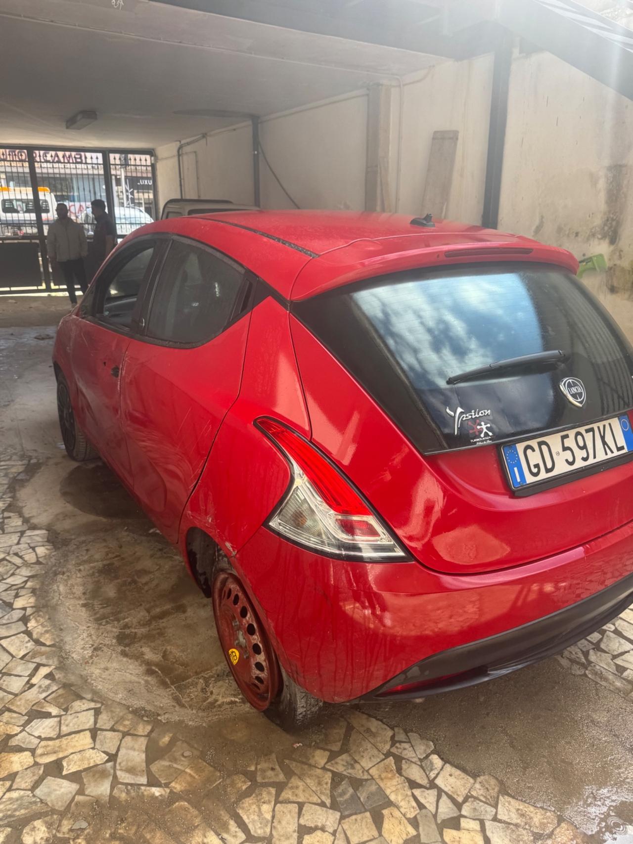 Lancia Ypsilon 1.0 FireFly 5 porte S&S Hybrid Ecochic Gold