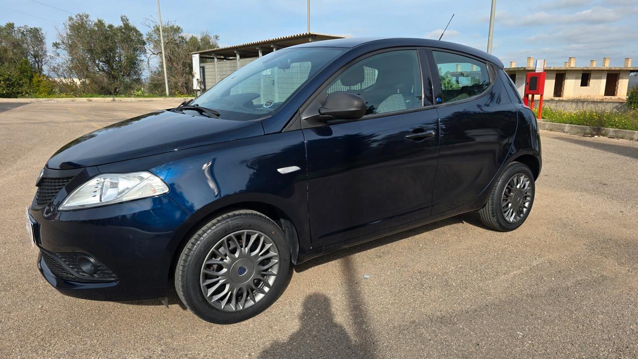Lancia Ypsilon 1.2 69 CV 5 porte S&S Platinum