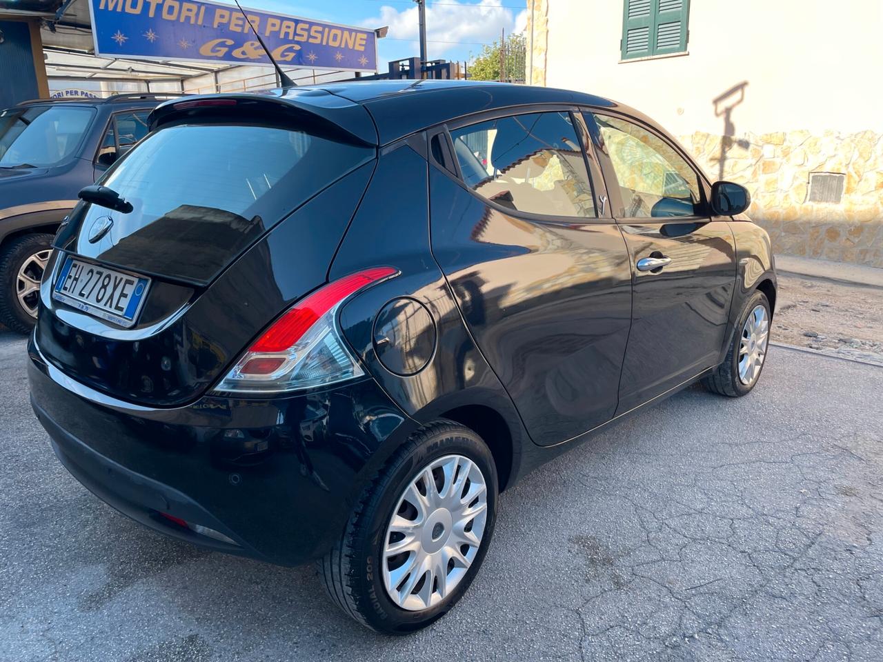 Lancia Ypsilon 1.2 69 CV Platinum EURO 5