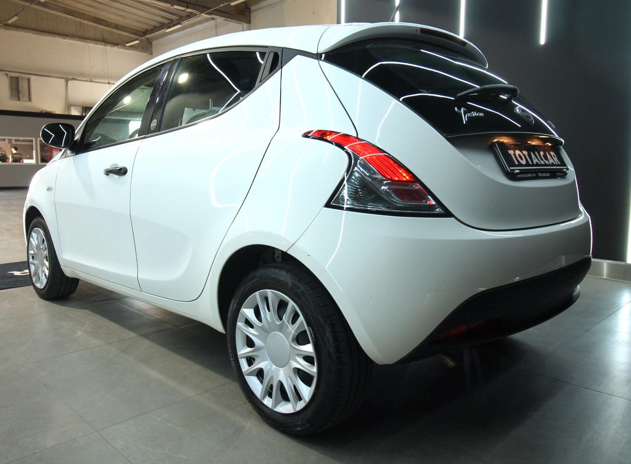 LANCIA YPSILON 1.0 70 CV HYBRID SILVER