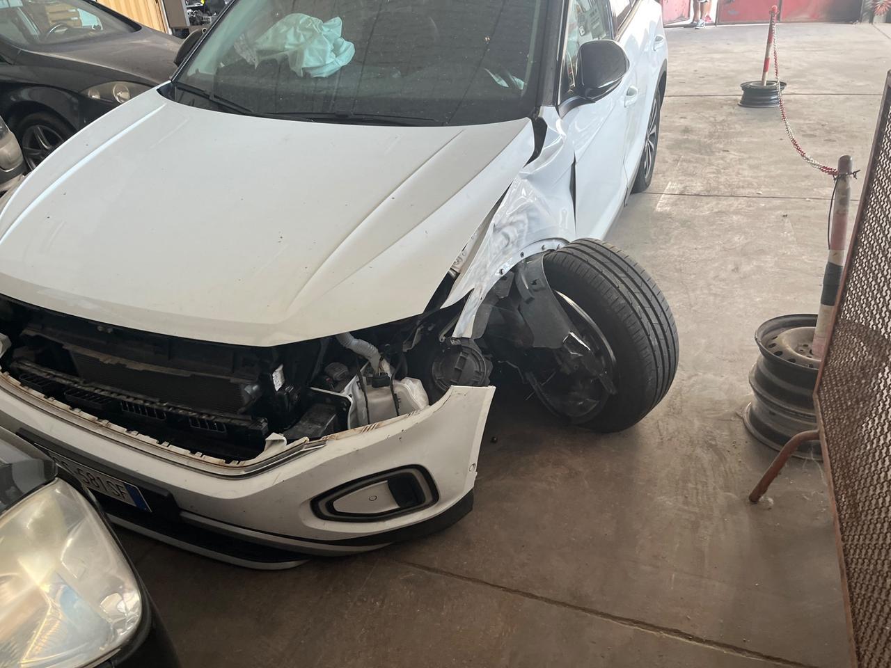 Volkswagen T-Roc 1.0 TSI Life 2024 26.000 KM INCIDENTATA