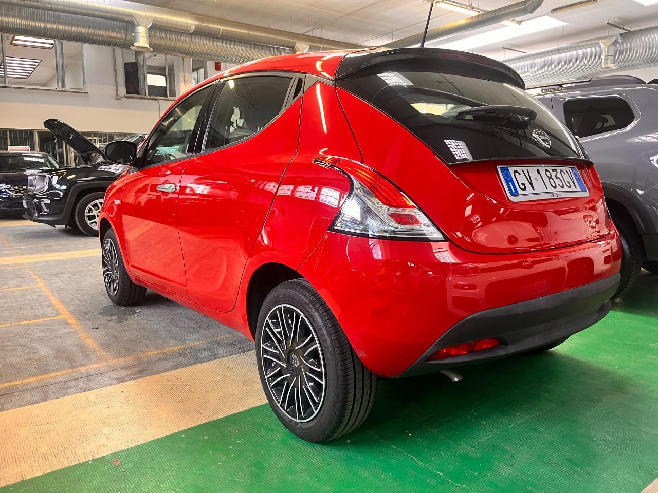 Lancia Ypsilon 1.0 FireFly 70cv Hybrid Oro