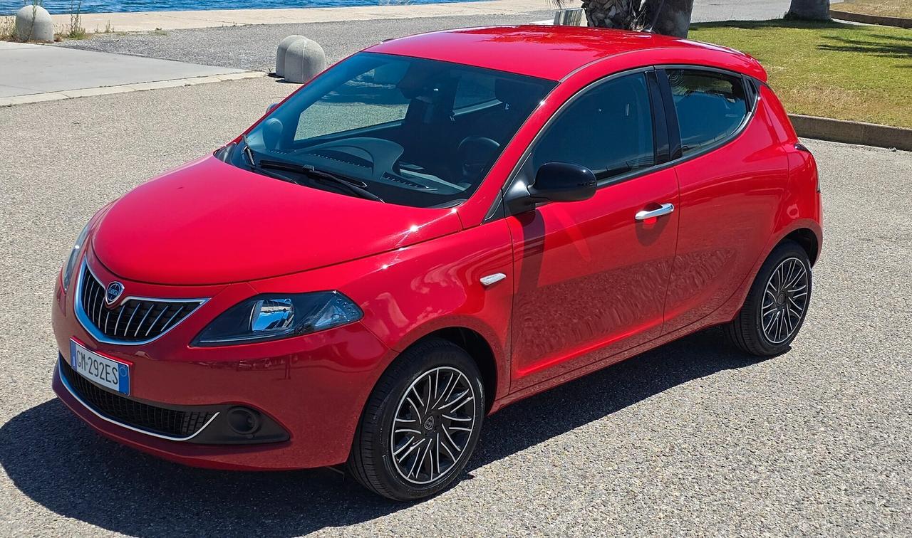 Lancia Ypsilon 1.0 FireFly 5 porte S&S Hybrid Ecochic Silver