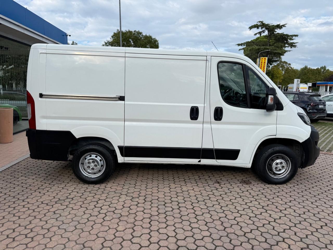 Peugeot Boxer 330 2.2 BlueHDi 120 S&S PC-TN Furgone