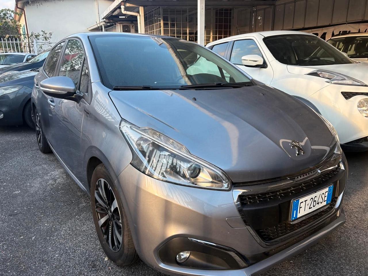 Peugeot 208 PureTech 82 5 porte Signature