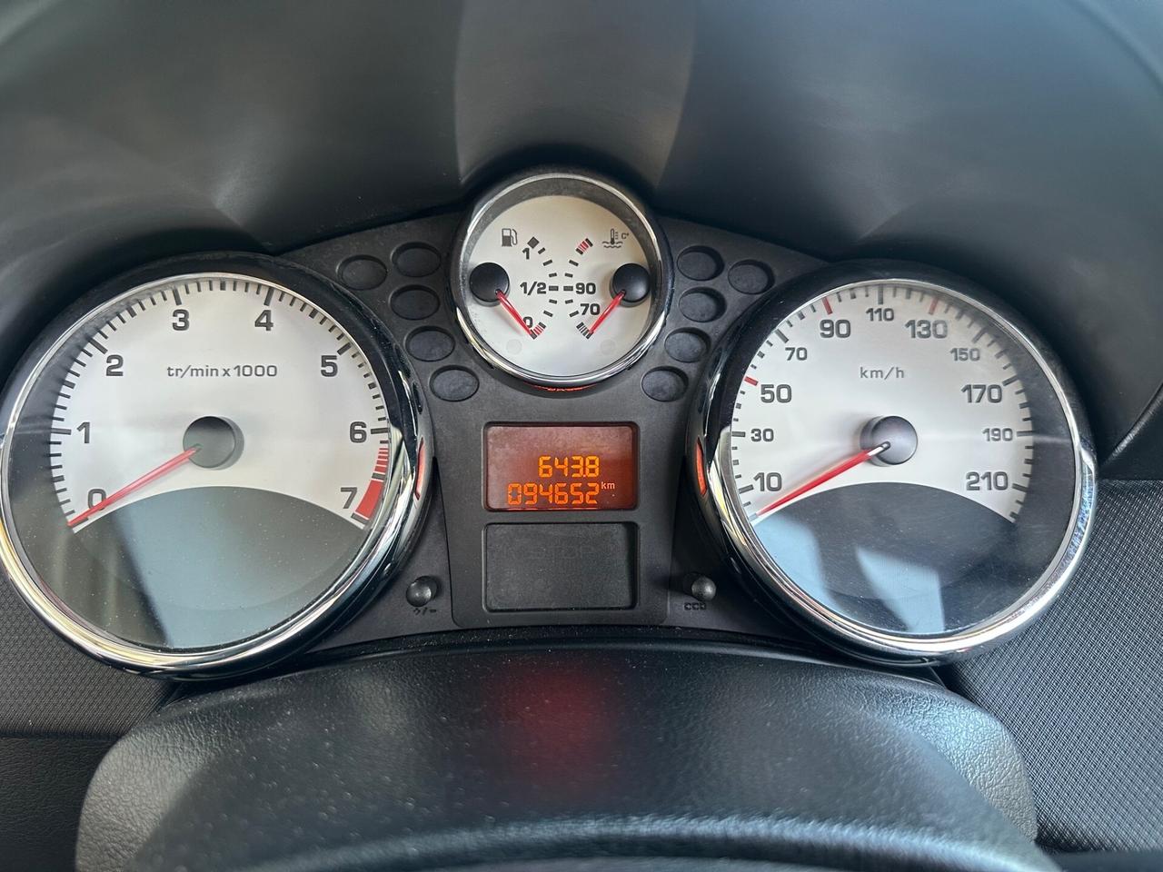 Peugeot 207 1.6 VTi 120CV CC Féline