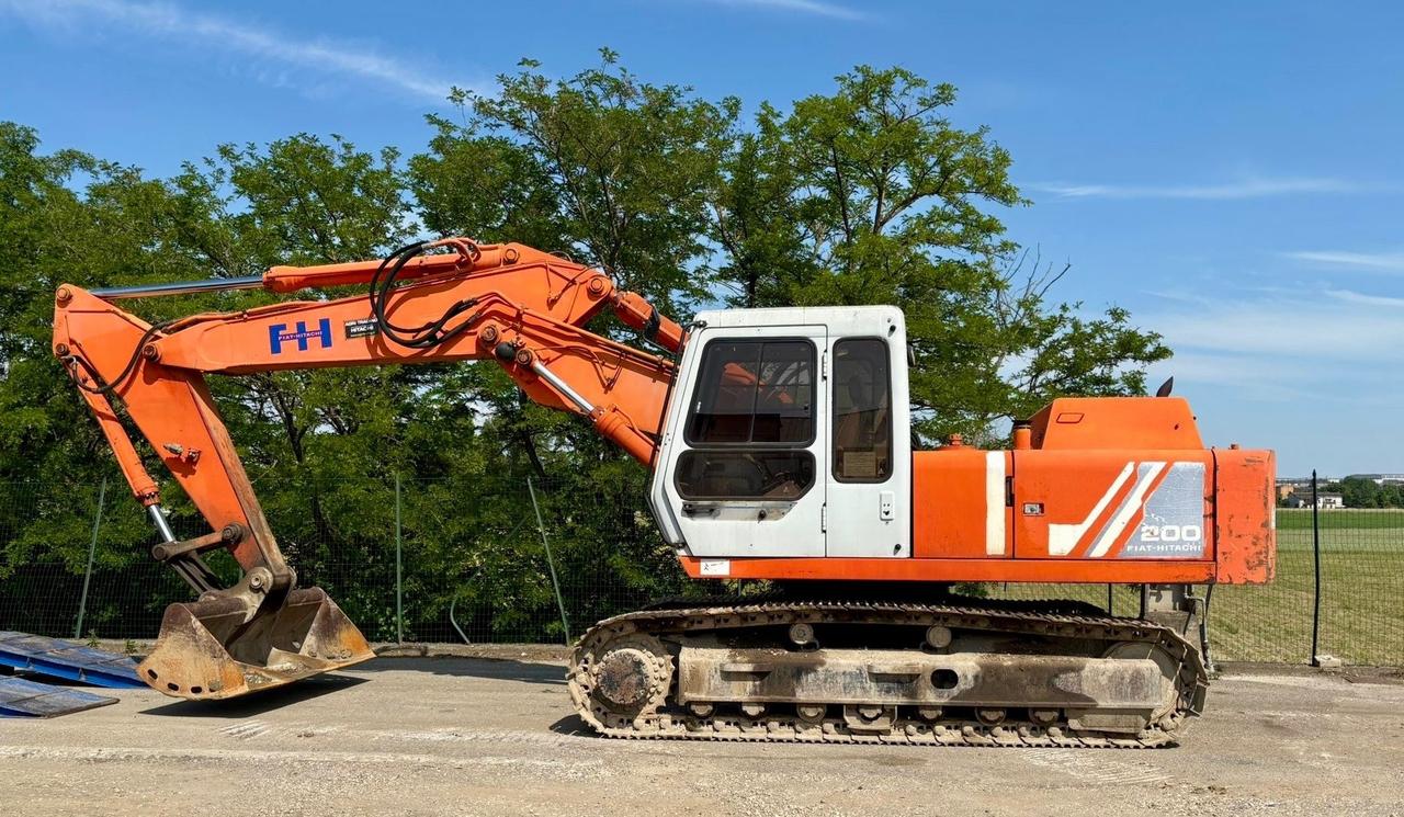 Escavatore FIAT HITACHI FH 200 cingolato