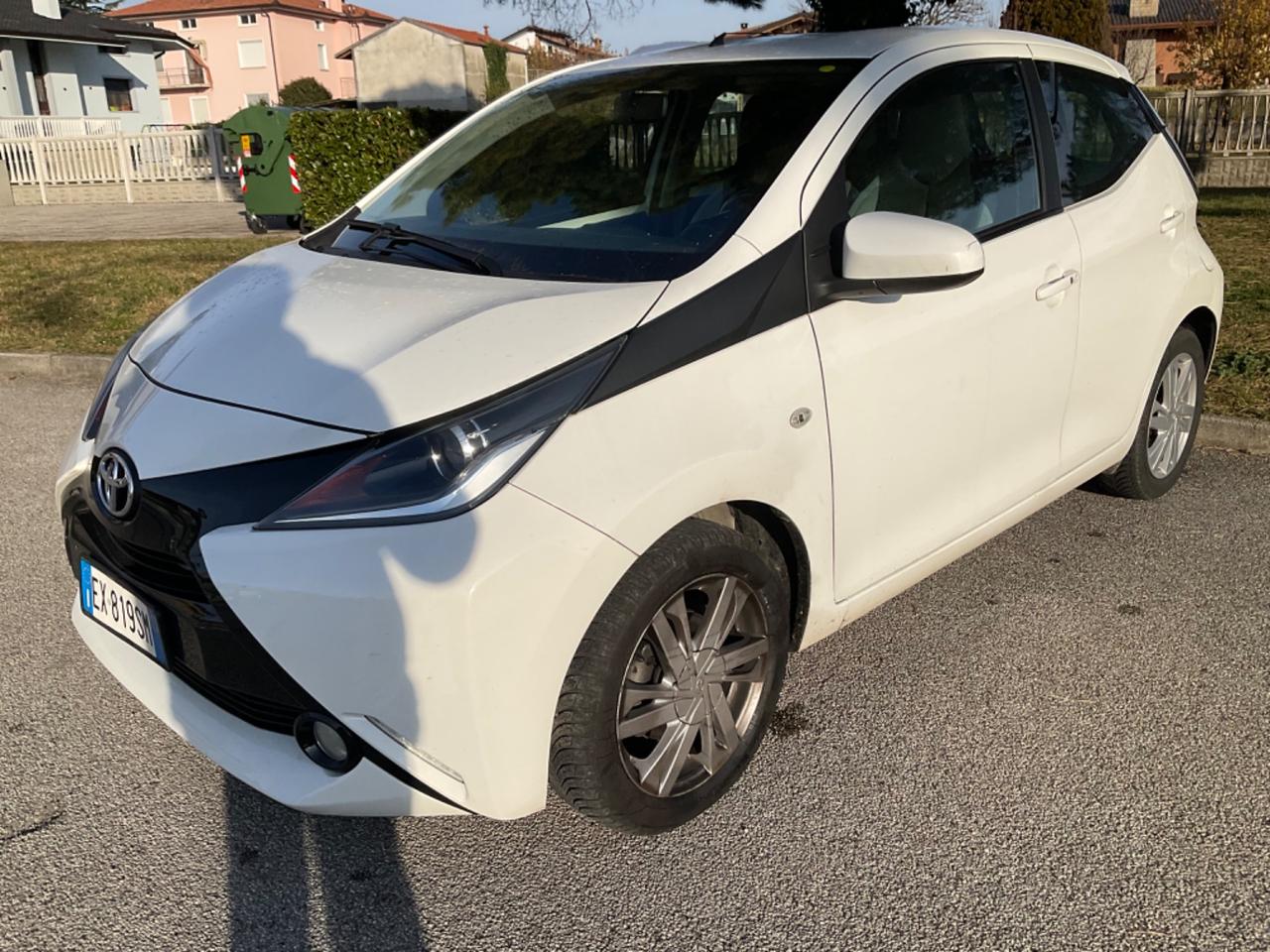 Toyota Aygo 1.0 VVT-i 69 CV 5 porte x-play