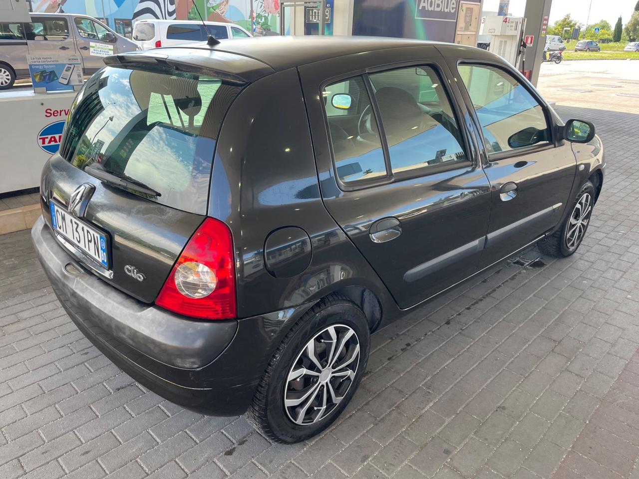 RENAULT CLIO 1.2 BENZINA NEOPATENTATI 170.000 Km 2004.