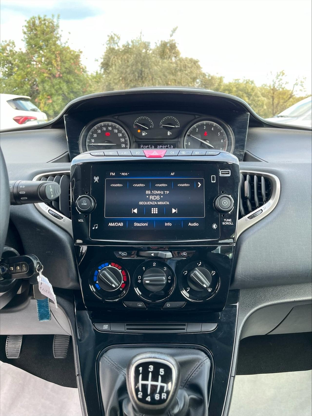 Lancia Ypsilon 1.0 FireFly 5 porte S&S Hybrid Gold