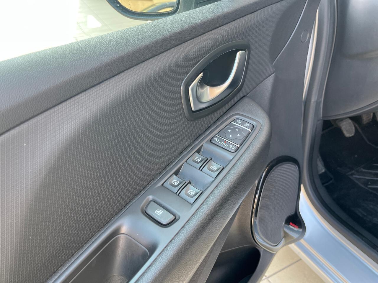 Renault Clio dCi 90 CV 5 porte Moschino Zen