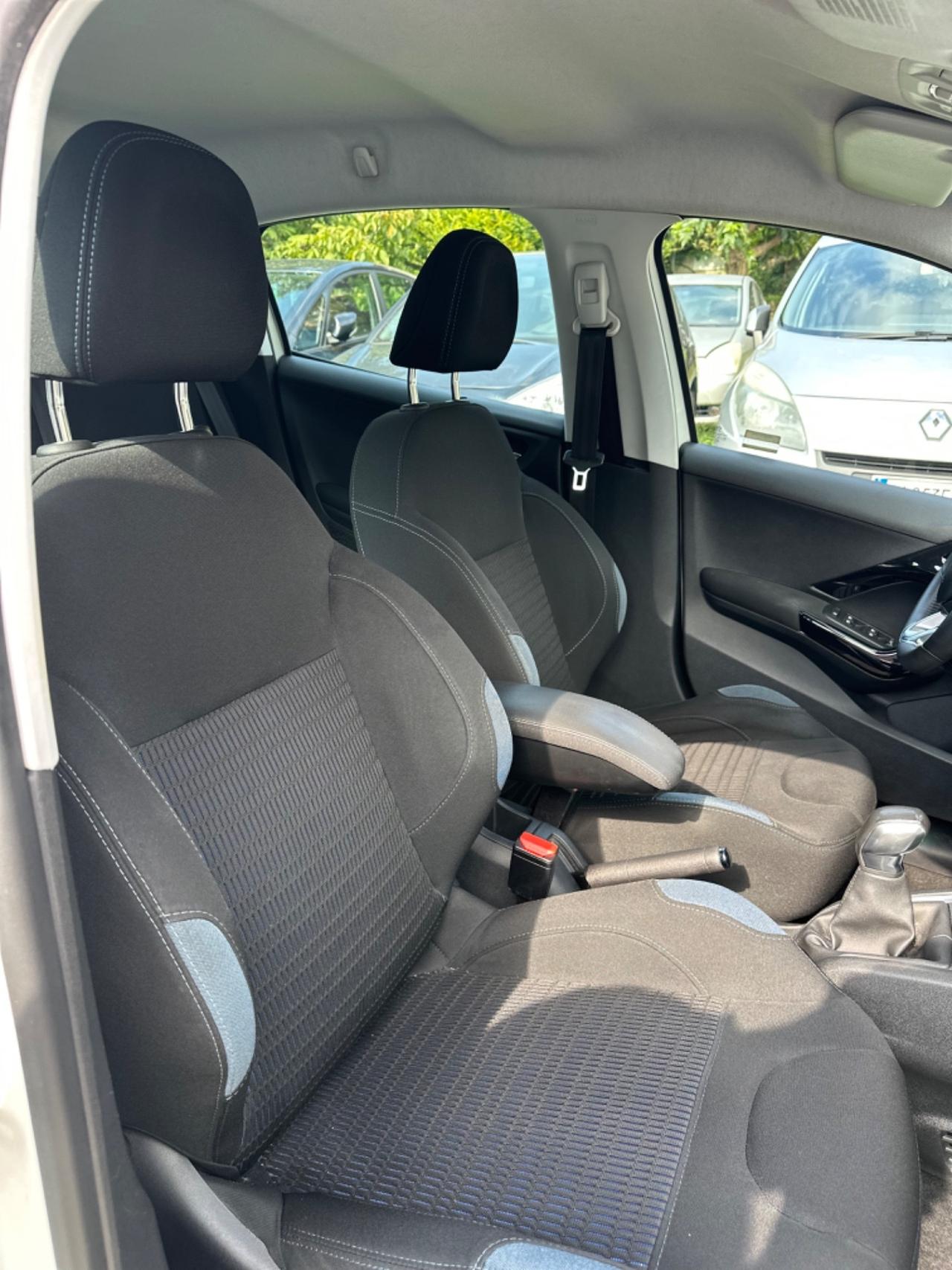 Peugeot 208 1.4 HDi 68 CV 5P ALLURE NEOPAT KMCERT