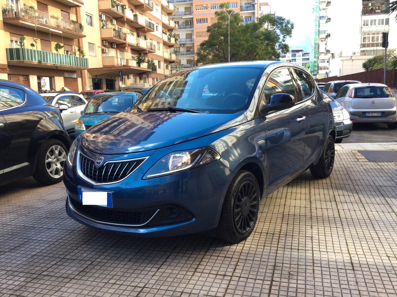 Lancia Ypsilon 1.0 FireFly 5 porte S&S Hybrid Ecochic Silver
