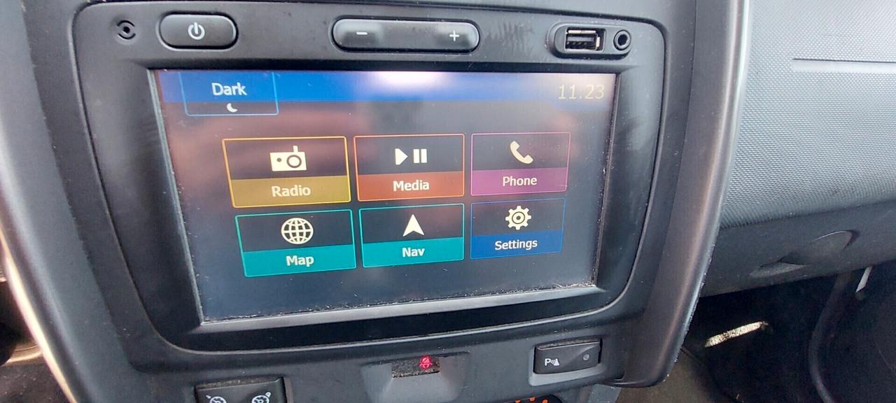 DUSTER 1,6 GPL DI SERIE CASA MADRE NAVIGATORE TELEFONO SENSORI FULL FULL 110 CV