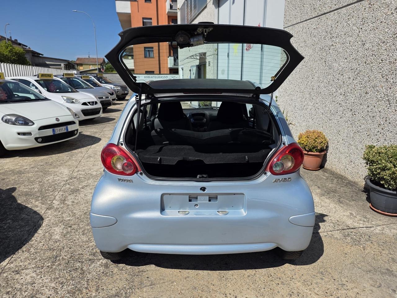 Toyota Aygo 1.0 12V VVT-i 3 p. Neopatentati