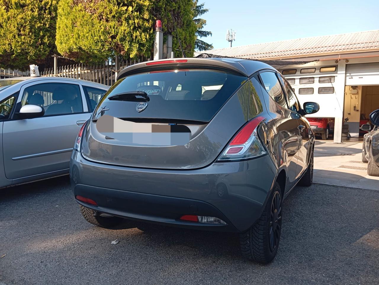 Lancia Ypsilon 1.2 69 CV 5 porte S&S Gold