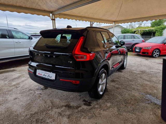 VOLVO XC40 T2 Momentum Core