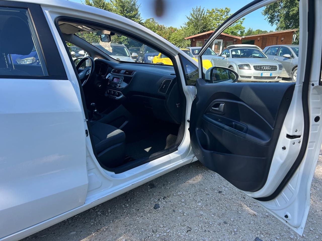 Kia Rio 1.2 CVVT 5p. Cool neopatentati rate permute