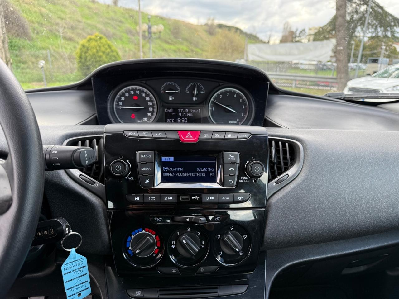 Lancia Ypsilon 1.0 FireFly 5 porte S&S Hybrid Ecochic Silver