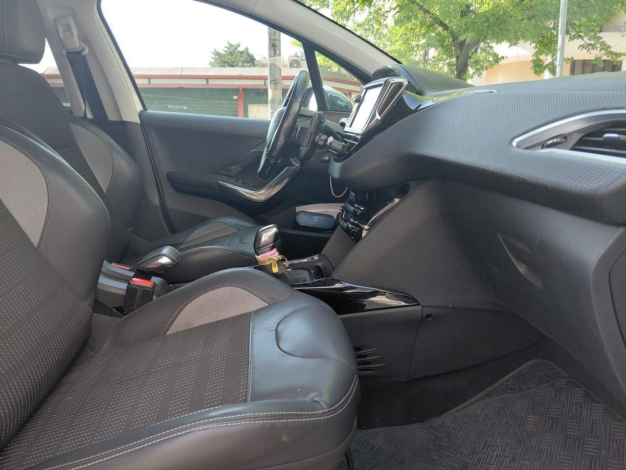 Peugeot 2008 Allure 1.6 Blue HDI 100 #10511