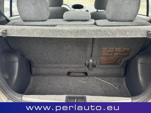 TOYOTA Yaris 1.0i 16V cat 5 porte Sol